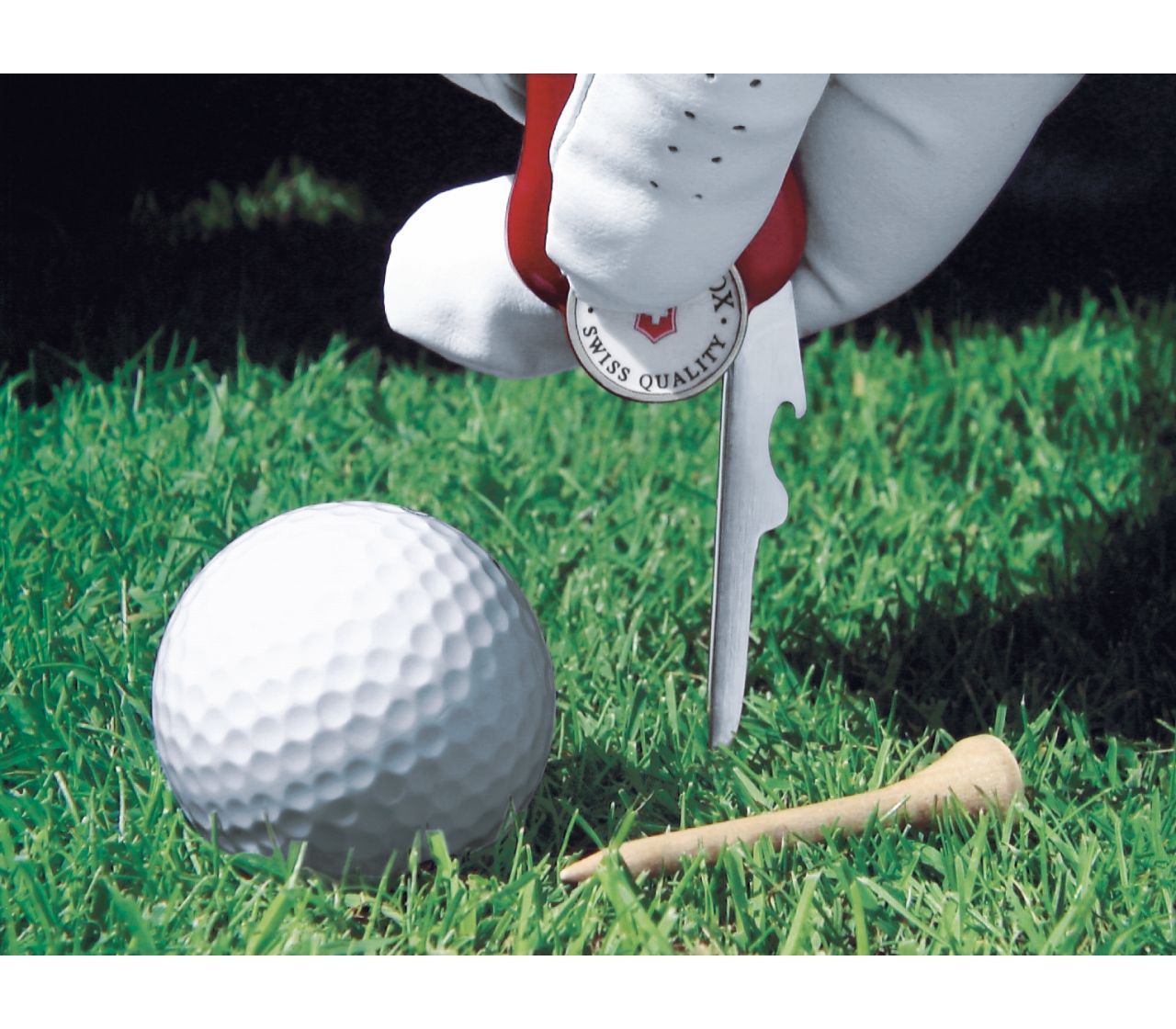 Victorinox Swiss Army Ruby Golf Tool - Image 5