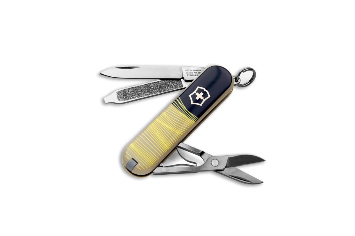 Victorinox “Live to Explore Collection” New York Style Classic SD